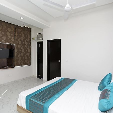 Oyo 12673 The Diplomat Inn دلهي المظهر الخارجي الصورة