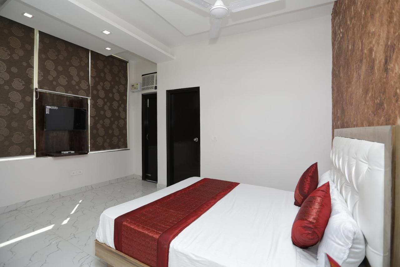 Oyo 12673 The Diplomat Inn دلهي المظهر الخارجي الصورة