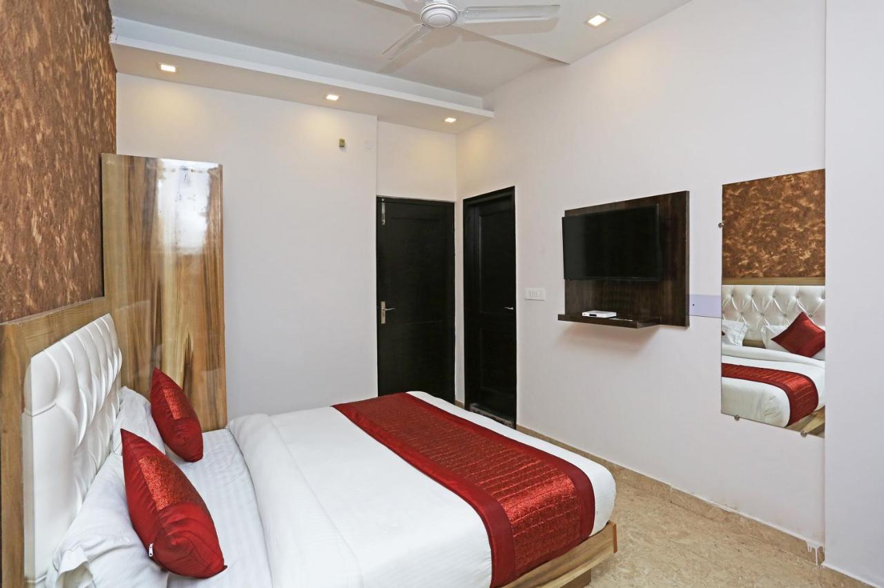 Oyo 12673 The Diplomat Inn دلهي المظهر الخارجي الصورة