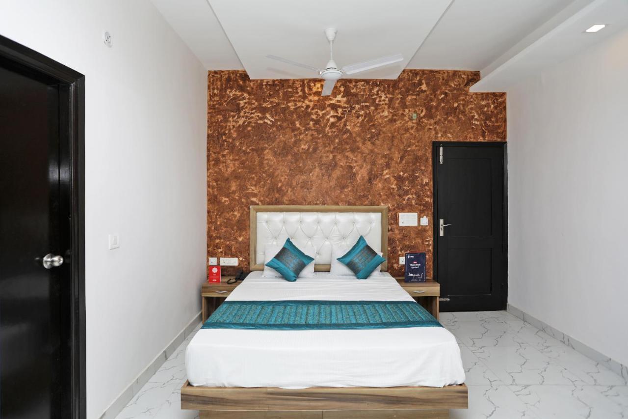 Oyo 12673 The Diplomat Inn دلهي المظهر الخارجي الصورة
