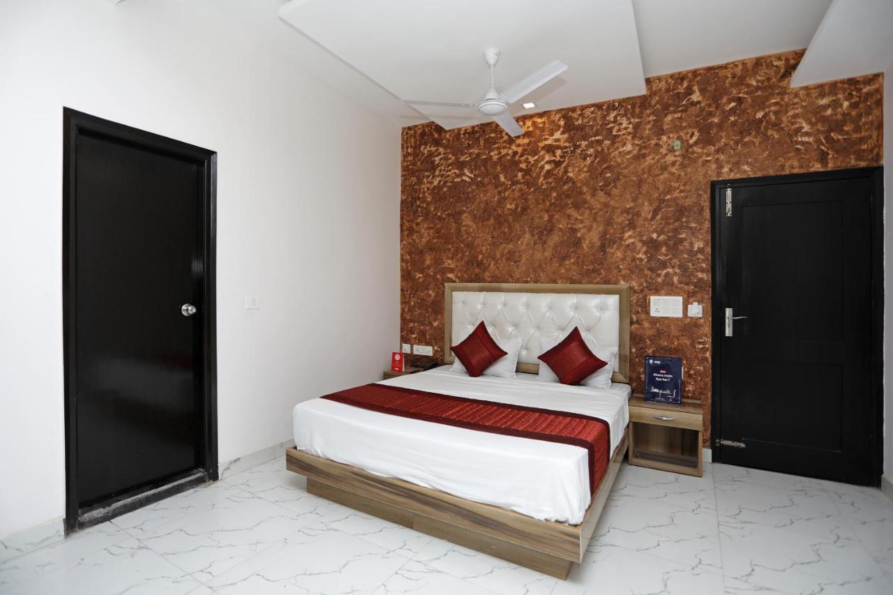Oyo 12673 The Diplomat Inn دلهي المظهر الخارجي الصورة