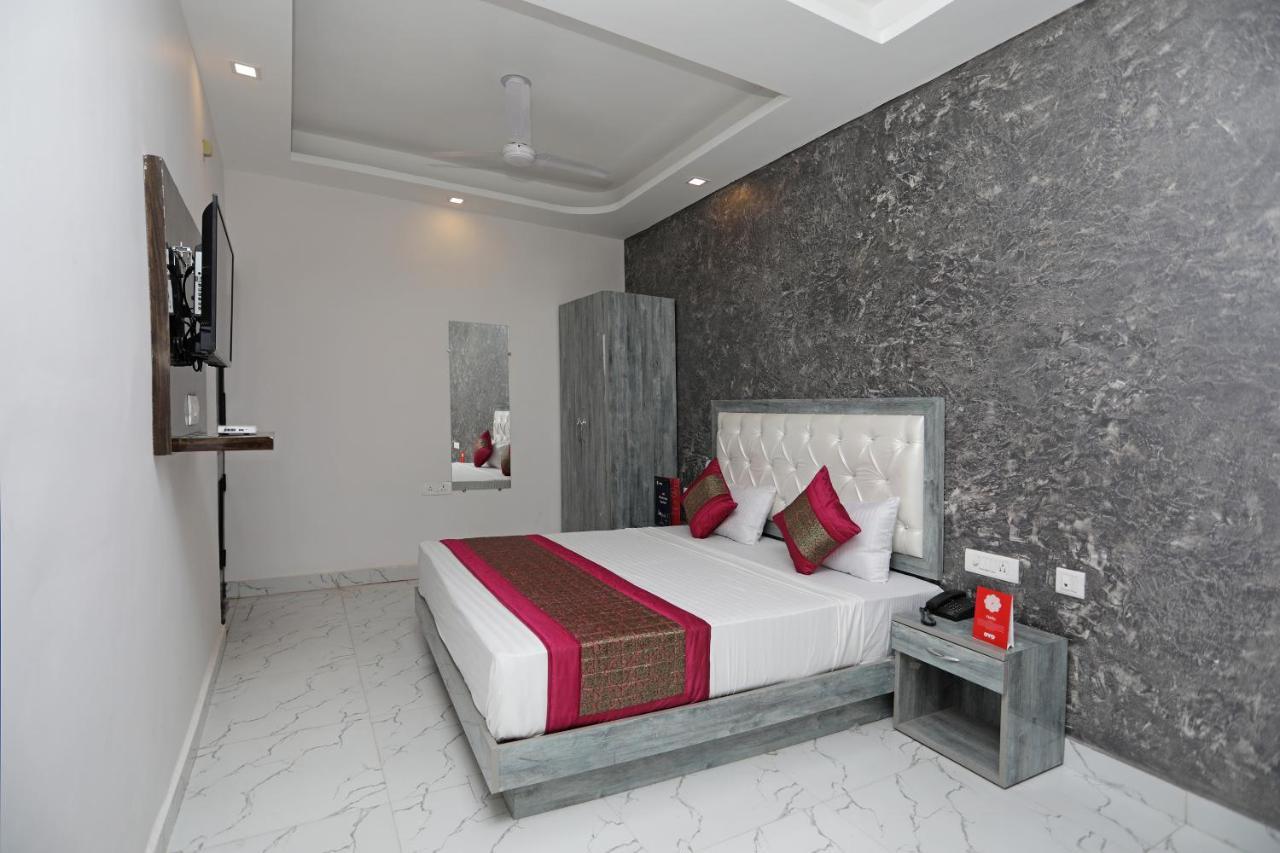 Oyo 12673 The Diplomat Inn دلهي المظهر الخارجي الصورة