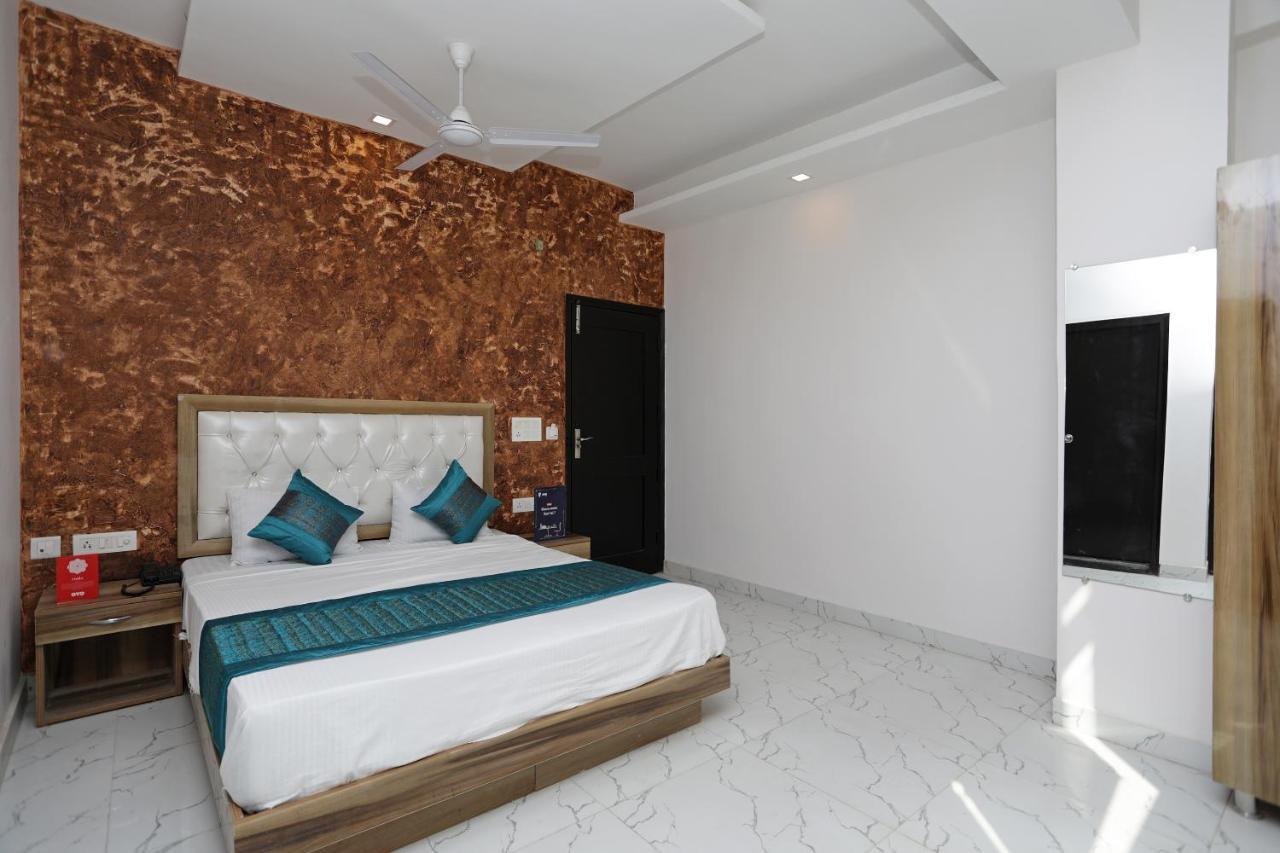 Oyo 12673 The Diplomat Inn دلهي المظهر الخارجي الصورة