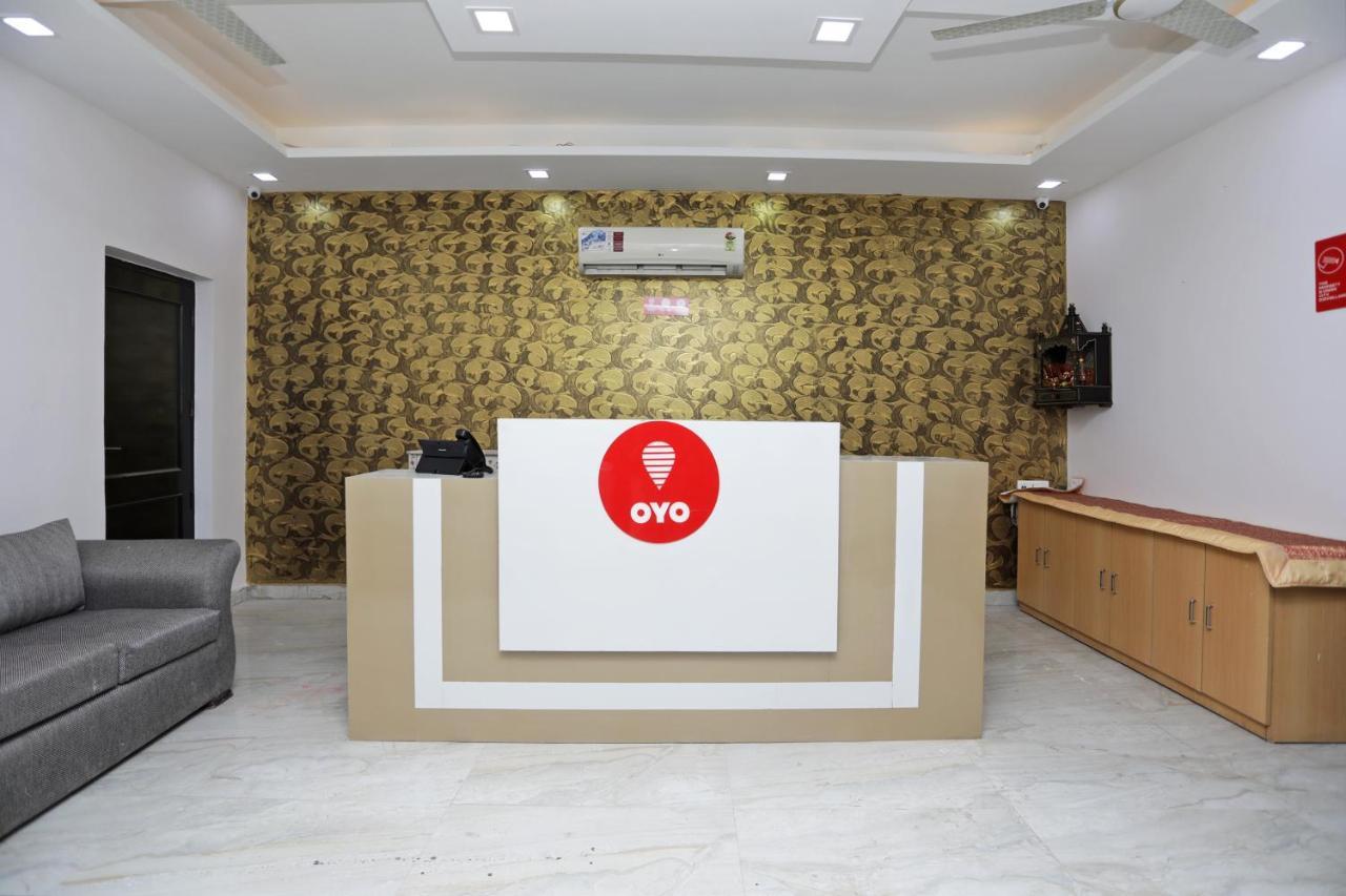 Oyo 12673 The Diplomat Inn دلهي المظهر الخارجي الصورة